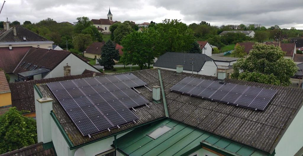 Bild einer Solaranlage auf einem Dach