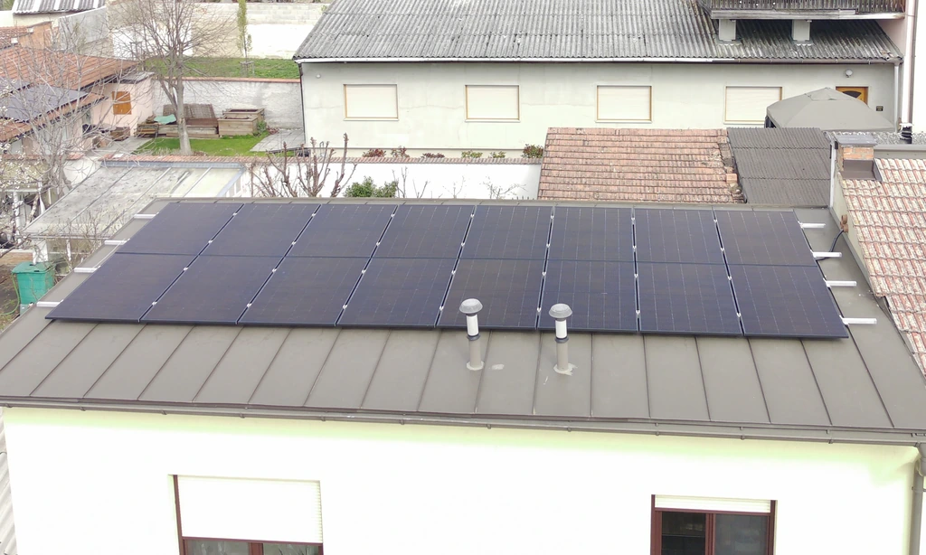 Bild einer Solaranlage auf einem Dach